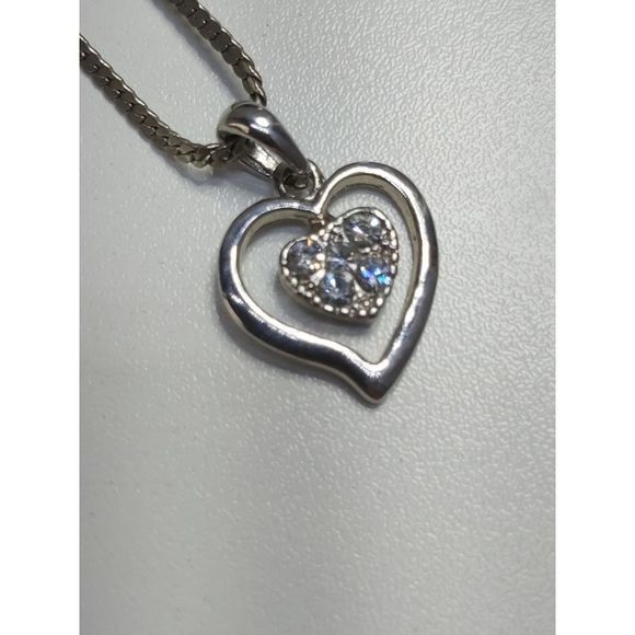 Gemmed Heart stainless steel Pendant & Chain - Picture 3 of 6